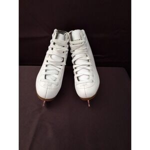 DBX Figure Skates Size 10K, 6 2/3 Blade Size. Very‎ Good Condition